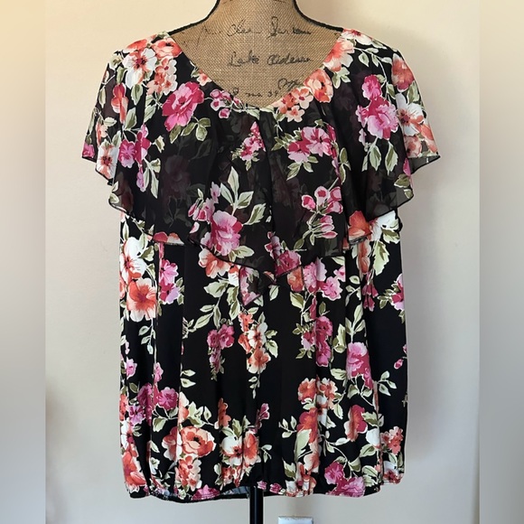HOST PICK! Lovely floral blouse-New with tag! - Picture 1 of 3